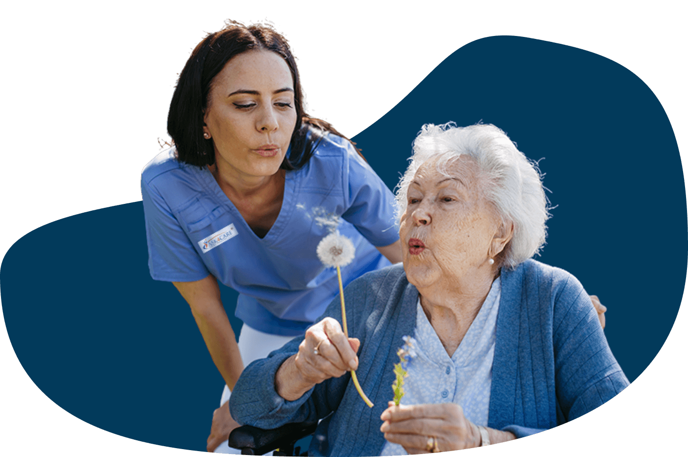 Profissional de cuidado apoiando uma idosa